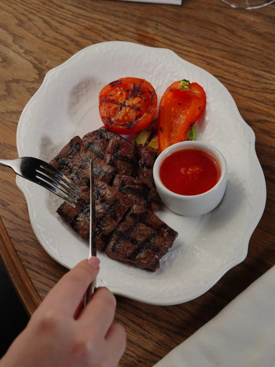 Grilled steak, roasted pepper
